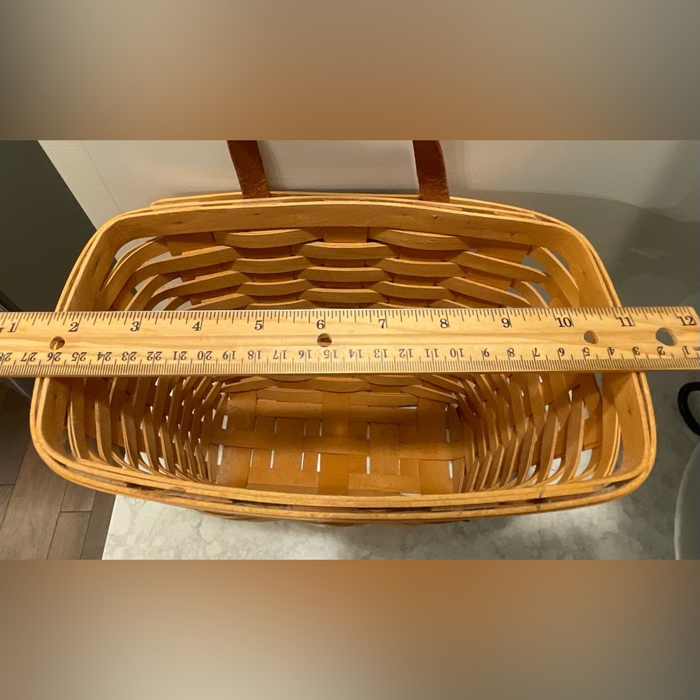 Vintage Longaberger Large Key Basket - Signed and Dated 1999 - Picture 11 of 16